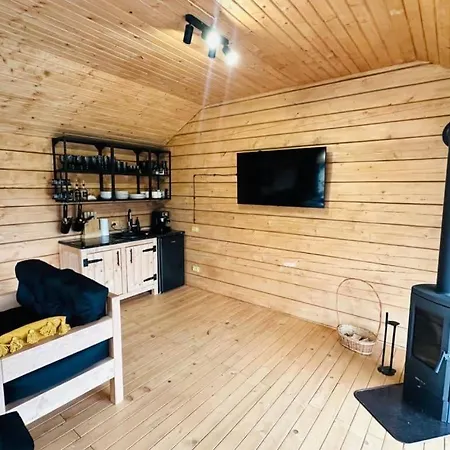 Friends House - ізки 33