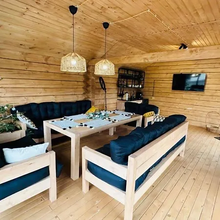 Friends House - ізки 33