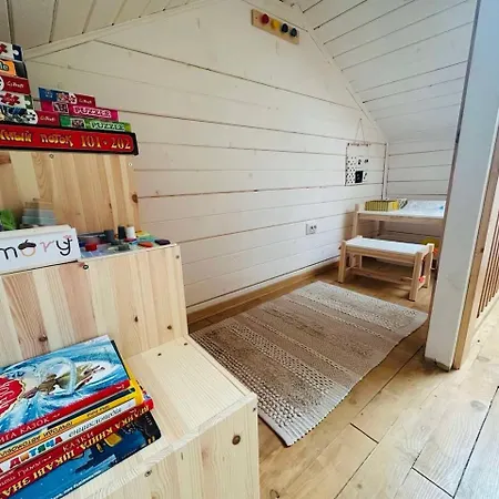 Friends House - ізки 33 *