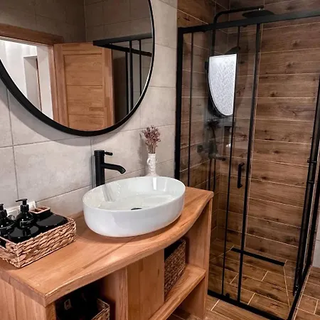 Friends House - ізки 33 Nizhniy Studenyy