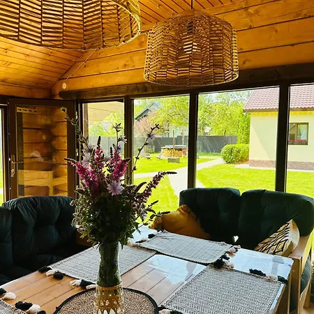 Friends House - ізки 33 * Nizhniy Studenyy