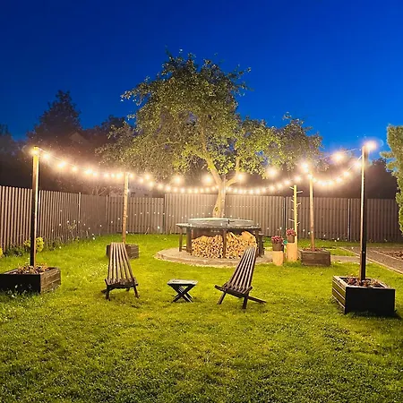 Friends House - ізки 33