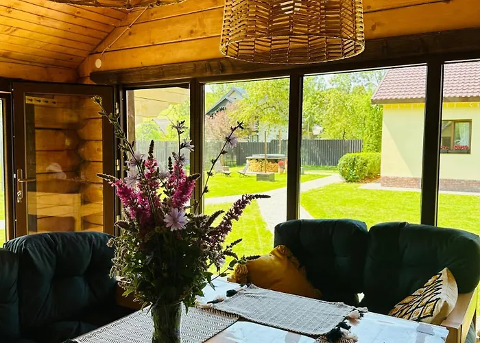 Friends House - ізки 33 * Nizhniy Studenyy