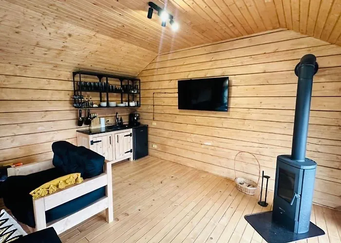 Friends House - ізки 33