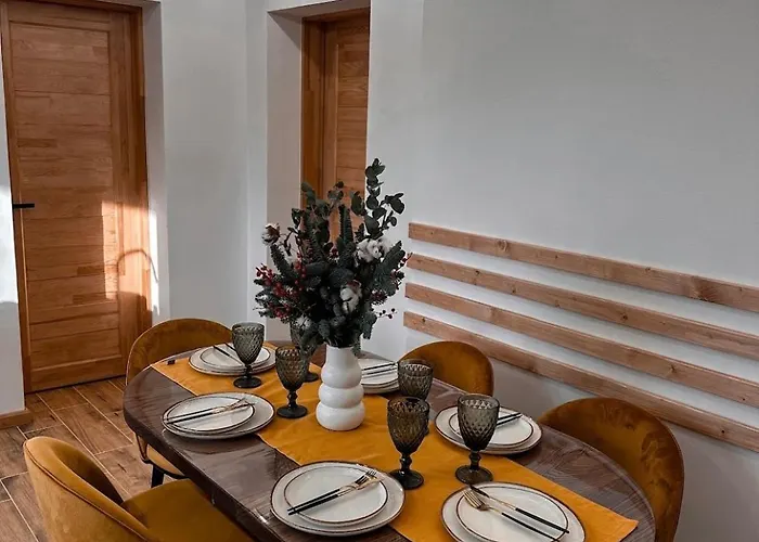 Friends House - ізки 33 Lantställe Nizhniy Studenyy